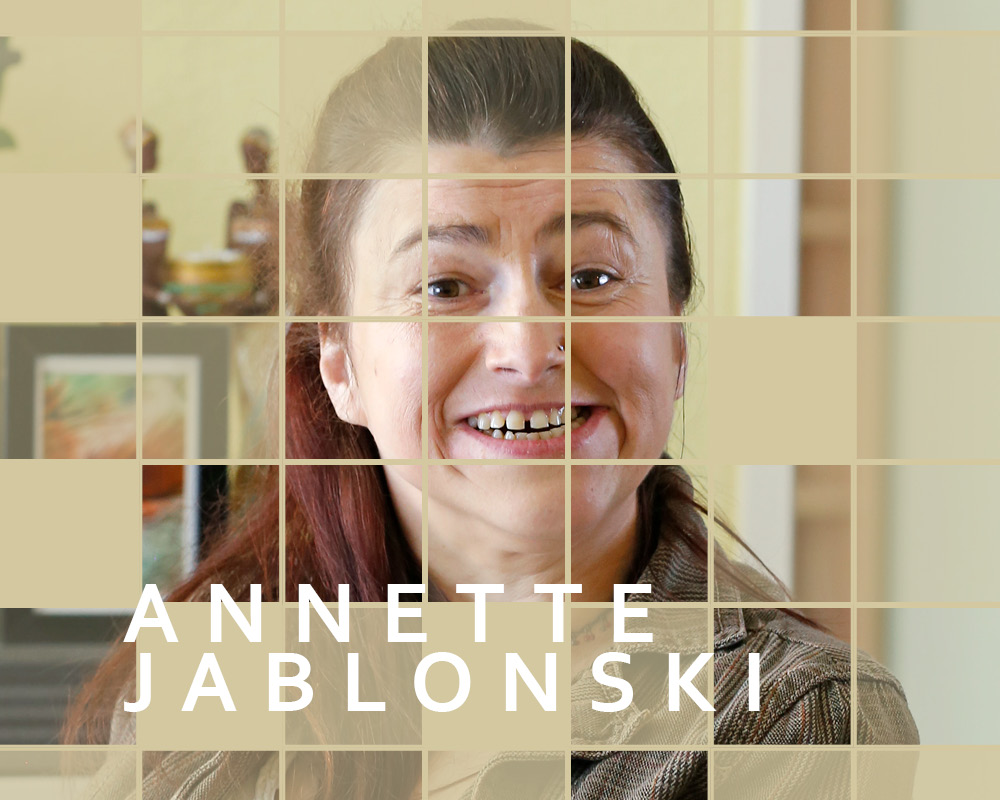 Ausschnitt der Ausstellung mit Annette Jablonski