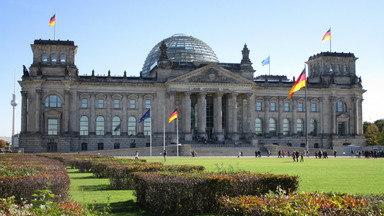 Das Bild zeigt den Berliner Reichstag.