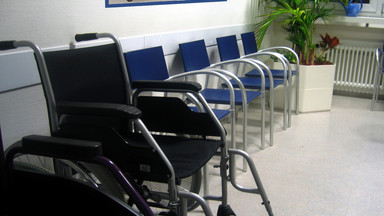 Wartezimmer mit Rollstuhl