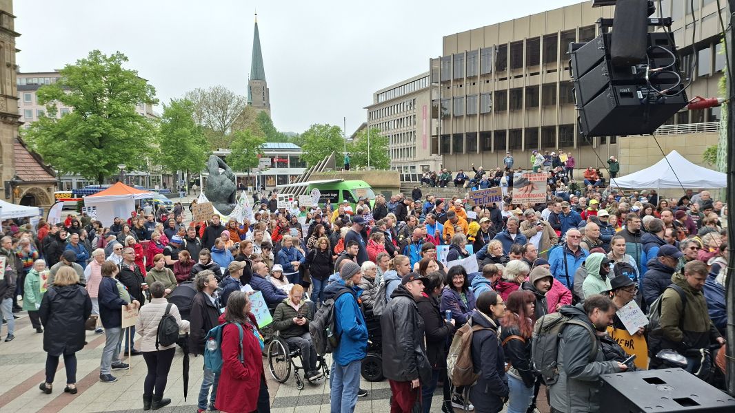 Bild von Demo-Versammlung in Bielefeld