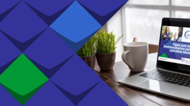 Ein Laptop mit geöffneter Präsentation mit dem Titel: Tipps für den Umgang und die Kommunikation zwischen Menschen mit und ohne Sinnesbehinderung.