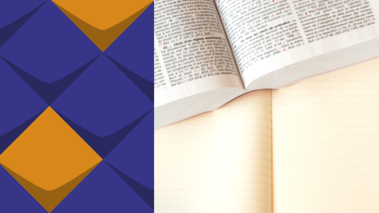 Gesetzbuch und Notizbuch 