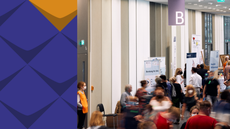 Blick von oben in den Veranstaltungsraum